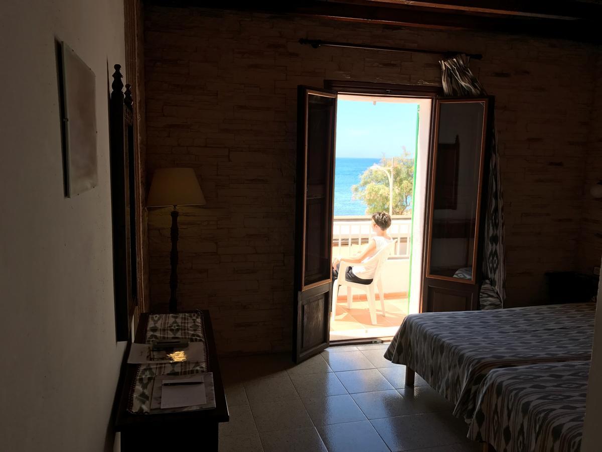 Hostal Restaurante Playa Colonia de Sant Jordi Εξωτερικό φωτογραφία